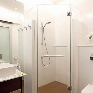 Deluxe Ease Room